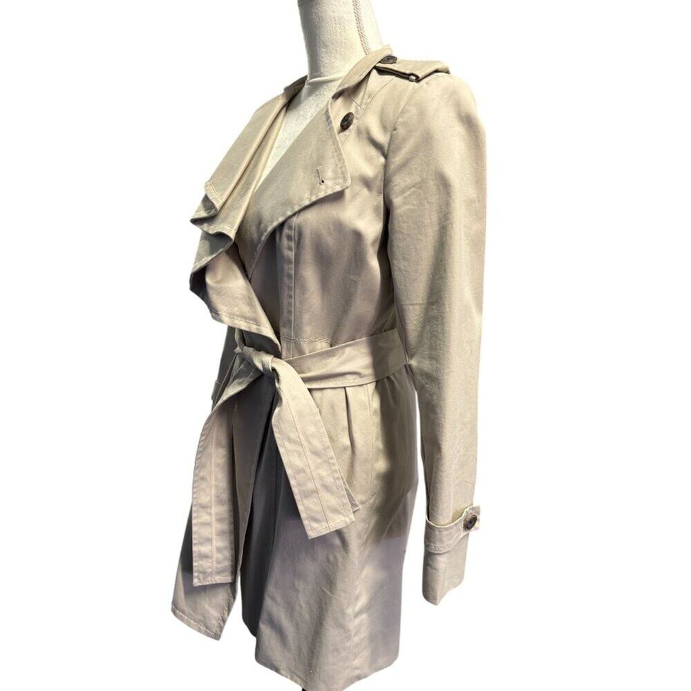 Diane Von Furstenberg Vintage Spy Ruffle Beige Belted Trench Coat Womens Size 4 - Picture 4 of 8